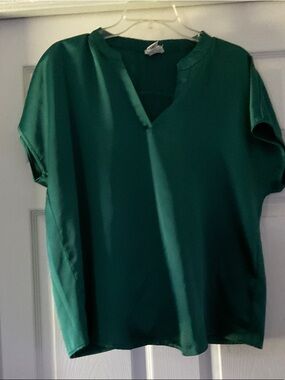 Nicole Miller Emerald Green Short Sleeve V-Neck Blouse